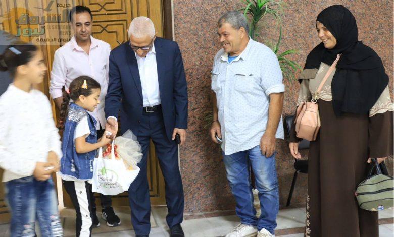 محافظ شمال سيناء يستقبل المهنئين بالعيد