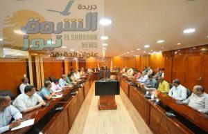 يعقد اجتماعًا موسعًا لرؤساء المراكز