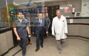 يزور المستشفيات لتهنئة المرضى بعيد الأضحى ويوزع الهدايا العينية
