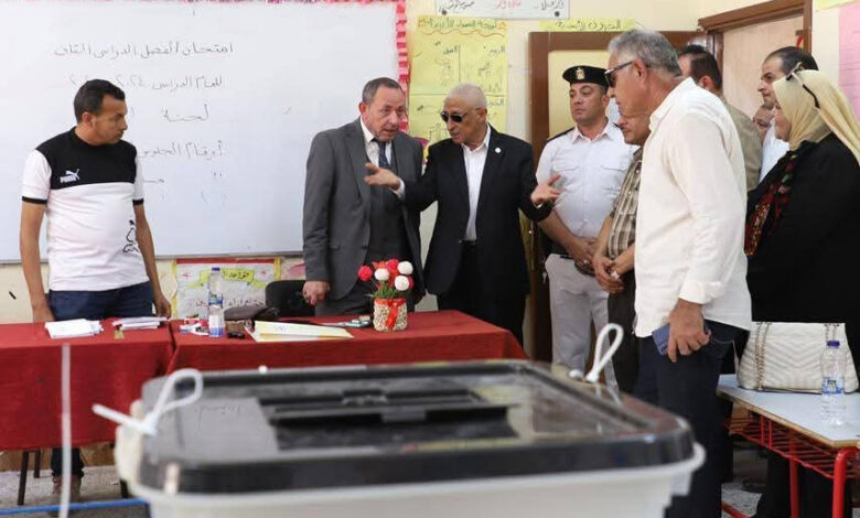 محافظ شمال سيناء يتفقد لجان انتخابات مجلس الشيوخ بالعريش
