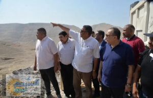 يتفقد رفع الإحداثيات وتحديد مسارات الطريق الجديد الرابط