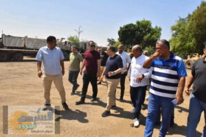 يتفقد وحدة الرصف ويشدد على رفع كفاءة المعدات