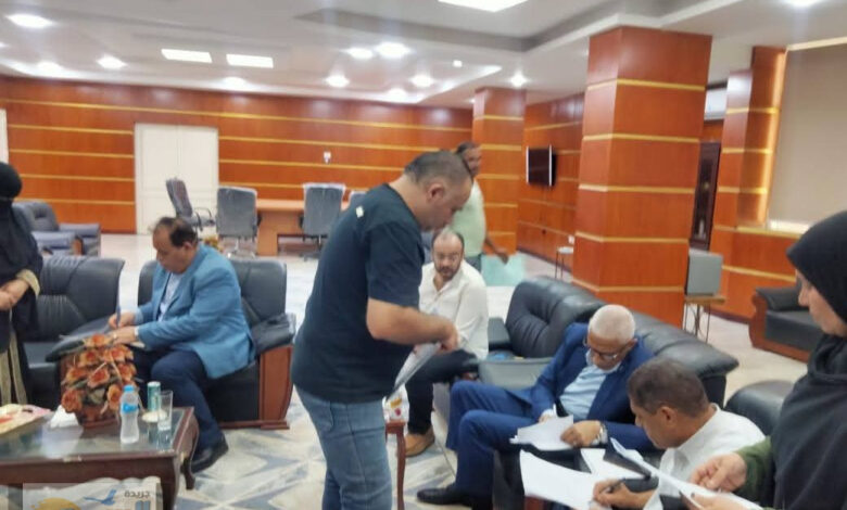 محافظ شمال سيناء يتفقد مجلس مدينة العريش