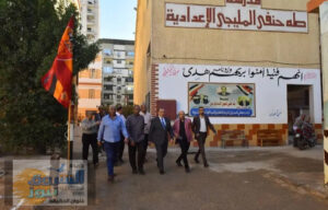 يتفقد المدارس في أول أيام الدراسة