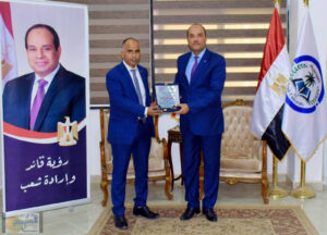 رئيس جامعة العريش يستقبل رئيس فرع الهلال الأحمر بشمال سيناء