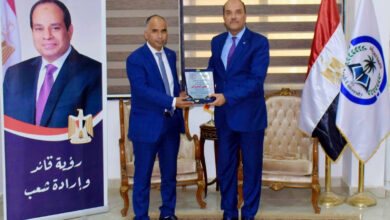 رئيس جامعة العريش يستقبل رئيس فرع الهلال الأحمر بشمال سيناء