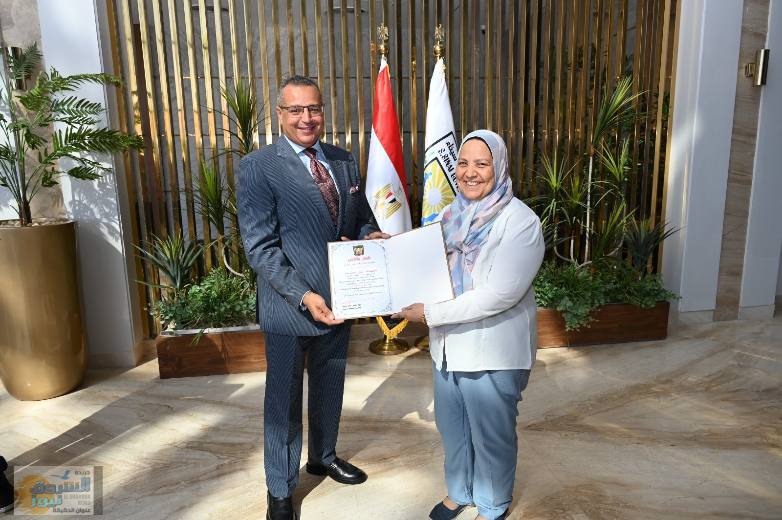 محافظ جنوب سيناء يكرم القيادات التنفيذية ورؤساء الشركات وممثلي الجهات المشاركة ويشيد بجهود العمال في إنجاح قمة شرم الشيخ للسلام