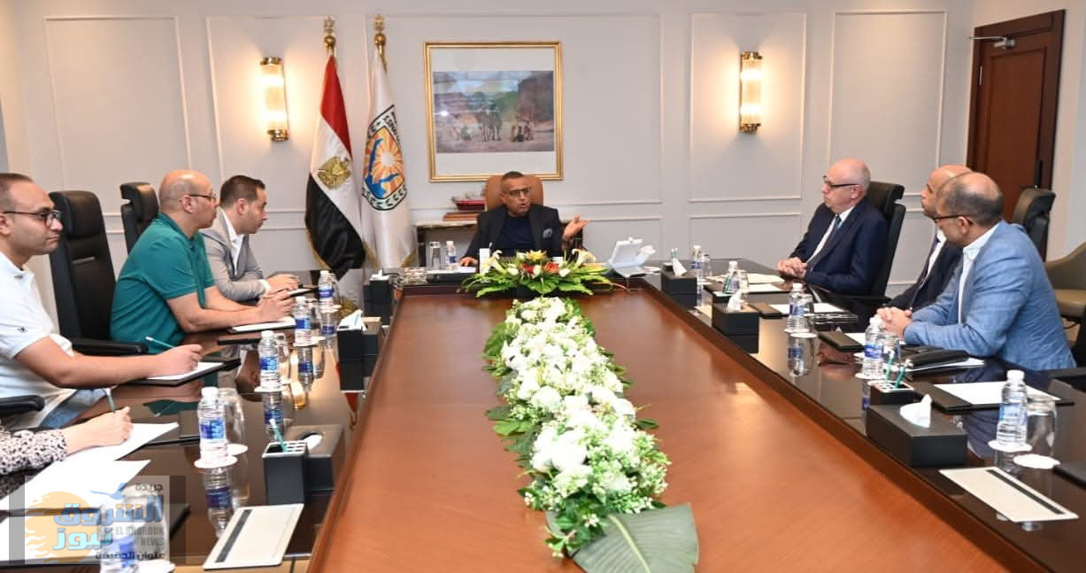 محافظ جنوب سيناء يلتقي رئيس الشركة العالمية المنفذة لمشروع انتاج الطاقة الضخم و الهيدروجين الأخضر لمتابعة مستجدات تنفيذ المشروع