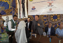 وكيل الزراعة بشمال سيناء يسلم مايقرب ٧طن من تقاوي شعير مجانا علي المزارعين بالشيخ زويد بمحطة بحوث الصحراء بالمحافظة.