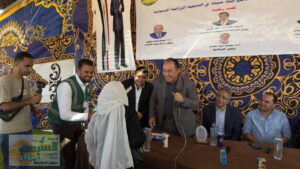 وكيل الزراعة بشمال سيناء يسلم مايقرب ٧طن من تقاوي شعير مجانا علي المزارعين بالشيخ زويد بمحطة بحوث الصحراء بالمحافظة.
