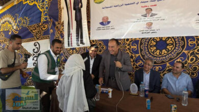 وكيل الزراعة بشمال سيناء يسلم مايقرب ٧طن من تقاوي شعير مجانا علي المزارعين بالشيخ زويد بمحطة بحوث الصحراء بالمحافظة.