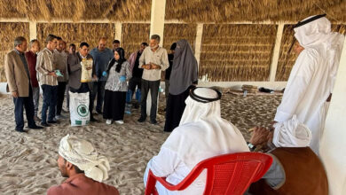 وكيل وزارة الزراعة شمال سيناء يلتقي بعدداً من المزارعين خلال زيارته لقرية الروضة ببئر العبد