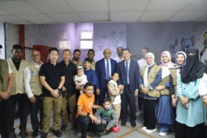 محافظ شمال سيناء  يصطحب السفير السنغافوري الي مستشفى العريش العام.
