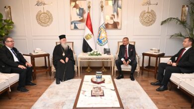 محافظ جنوب سيناء يستقبل مطران سيناء للروم الأرثوذكس ويؤكد أهمية دير سانت كاترين كرمز ديني وتاريخي عالمي