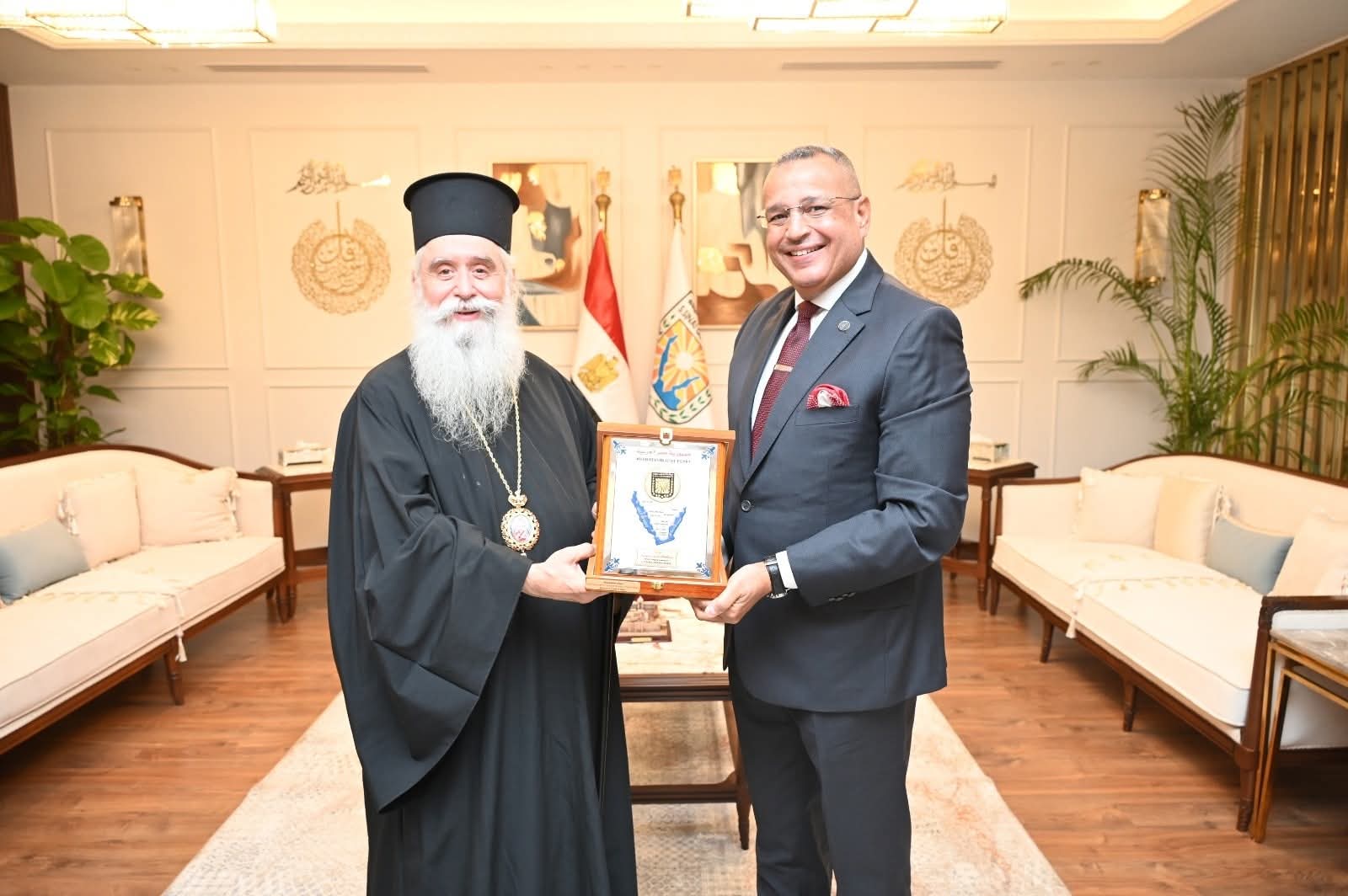 محافظ جنوب سيناء يستقبل مطران سيناء للروم الأرثوذكس ويؤكد أهمية دير سانت كاترين كرمز ديني وتاريخي عالمي