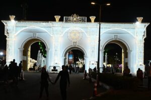 حضور آلاف السائحين وكبار المستثمرين