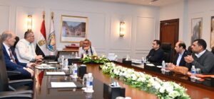 محافظ جنوب سيناء يبحث مع الشركة الوطنية لخدمات الاتصالات