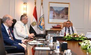 محافظ جنوب سيناء يبحث مع الشركة الوطنية لخدمات الاتصالات