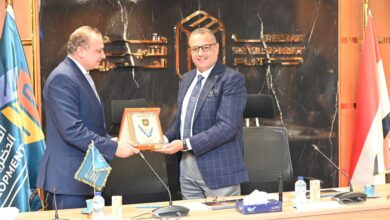 محافظ جنوب سيناء يبحث مع رئيس صندوق التنمية الحضرية تعزيز مشروعات الإسكان والمرافق بالمحافظة