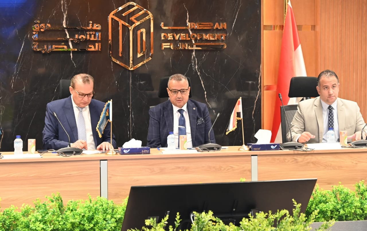 محافظ جنوب سيناء يبحث مع رئيس صندوق التنمية الحضرية تعزيز مشروعات الإسكان والمرافق بالمحافظة