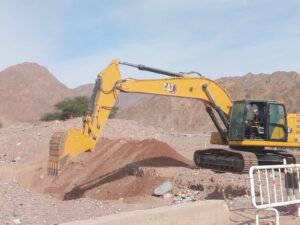 محافظ جنوب سيناء يتفقد ساحة انتظار النقل الثقيل بطابا