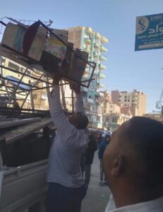 حملات مكبرة لإزالة الإشغالات وتعديات الباعة الجائلين بمدينة