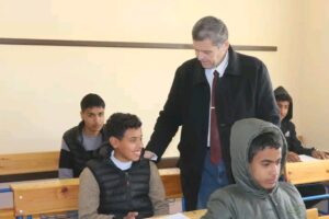 وكيل وزارة التربية والتعليم بشمال سيناء يتابع امتحانات الشهادة الإعدادية بإدارة رفح التعليمية.
