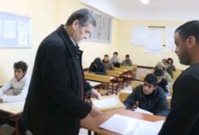 وكيل وزارة التربية والتعليم بشمال سيناء يتابع امتحانات الشهادة الإعدادية بإدارة رفح التعليمية.