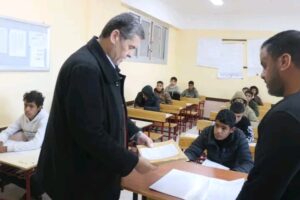 وكيل وزارة التربية والتعليم بشمال سيناء يتابع امتحانات الشهادة الإعدادية بإدارة رفح التعليمية.
