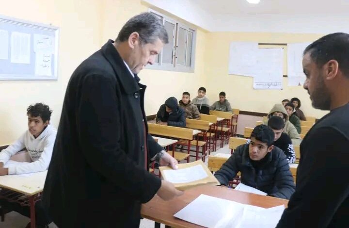 وكيل وزارة التربية والتعليم بشمال سيناء يتابع امتحانات الشهادة الإعدادية بإدارة رفح التعليمية.