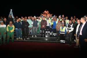 محافظ جنوب سيناء يلتقي عمال النظافة بأيقونة السلام