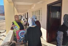 تعليم مستقبل وطن يوزّع مياه وعصائر على طلاب الشهادة الإعدادية بلجنة وادي مندر دعمًا وتشجيعًا لهم