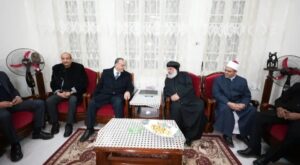 محافظ أسيوط يواصل جولاته للتهنئة بعيد الميلاد المجيد