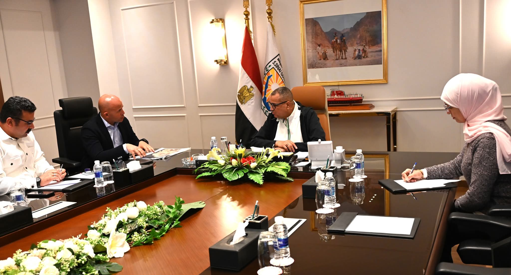 محافظ جنوب سيناء يبحث التنسيق لإقامة سباق «آيرون مان» الدولي بشرم الشيخ خلال العام الجاري