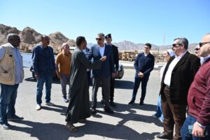 محافظ جنوب سيناء يتفقد منطقة الرويسات بشرم الشيخ لمتابعة أعمال التطوير