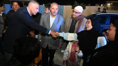 محافظ جنوب سيناء يقوم بجولة موسعة سيرًا على الأقدام