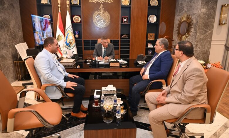 محافظ جنوب سيناء يستقبل قيادات المديرية المالية لتهنئته بتوليه منصبه