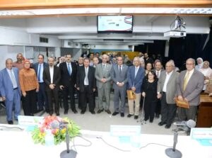 كلية الطب بجامعة أسيوط تُكرم قاماتها الطبية وكوادرها الشابة