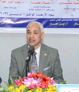 كلية الطب بجامعة أسيوط تُكرم قاماتها الطبية وكوادرها الشابة