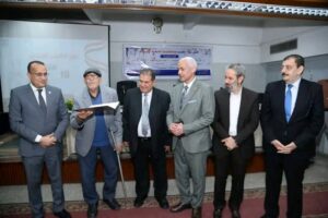 كلية الطب بجامعة أسيوط تُكرم قاماتها الطبية وكوادرها الشابة