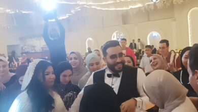 الدكتور فتحي عامر يهنئ ندى ونور بزفافهما