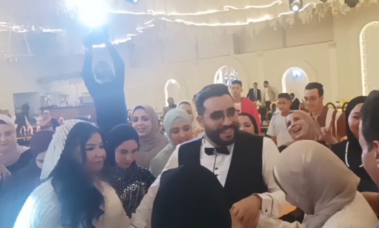 الدكتور فتحي عامر يهنئ ندى ونور بزفافهما