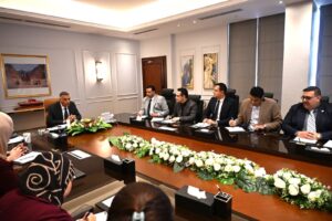 محافظ جنوب سيناء يضع "خارطة طريق" عاجلة